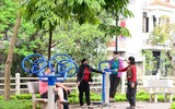 Cuộc sống sau hàng rào cách ly ở phố Trúc Bạch?